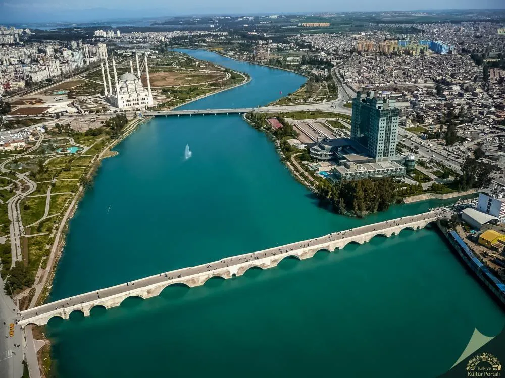 Adana'nın Kalbinde Tarihe Yolculuk: Dünyanın En Eski Köprüsü Taşköprü